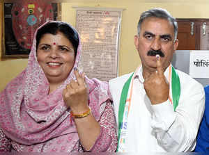 Himachal Pradesh Chief Minister Sukhvinder Singh Sukhu along with his wife Kamlesh Thakur.