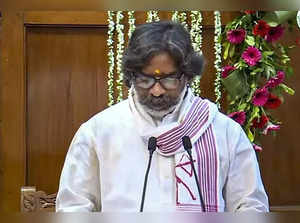 **EDS: SCREENGRAB** Ranchi: JMM leader Hemant Soren takes oath as Jharkhand Chie...