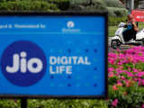 Reliance Jio leads in new mobile users, Airtel gains ground; Vi continues decline: TRAI data