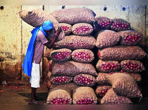 Plans Afoot to Set Up 50 Cold Storage Facilities for Onions near Big Cities