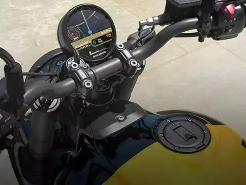 ​Premium modern roadster features​