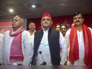 Lucknow: Samajwadi Party National President Akhilesh Yadav with Lucknow District...