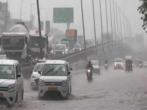 Delhi: IMD predicts light to moderate rainfall in NCR