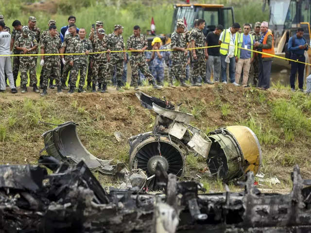 18 dead, pilot survives