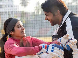'Mr & Mrs Mahi' to arrive on OTT soon: Here's where you can watch Janhvi Kapoor-Rajkumar Rao's roman:Image