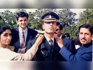 ​Capt Vikram Batra with his parents and brother at his passing out parade