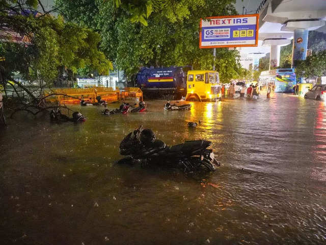 Delhi deluge kills 2