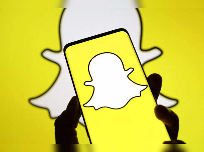 Snapchat parent soars 25% after beating revenue, user growth estimates