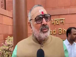 "Spreading disinfo...": Union Minister Giriraj Singh on Rahul Gandhi's "wating for ED with open arms"