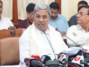 Karnataka CM lashes out at Governor, says he is functioning as "puppet" of Centre, BJP-JD(S)