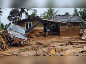 kerala landslide news in hindi