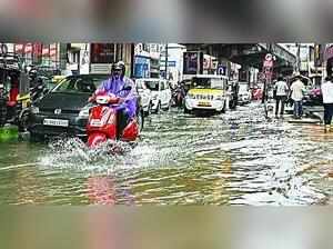 Heavy rains cause brief waterlogging in city areas