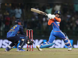 India bowlers seal T20 series sweep against Sri Lanka with Super Over victory