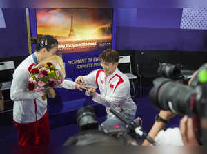 Huang Ya Qiong wins badminton gold at the Paris Olympics, and then says yes to wedding proposal