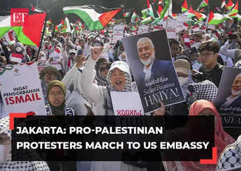 Indonesia: Thousands of pro-Palestinian protesters march to the US Embassy in Jakarta