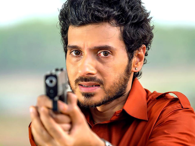 Divyenndu Sharma as Munna Bhaiya in Mirzapur 3