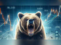 Bear market coming? From Warren Buffett to mutual funds, big boys hoarded cash before crash