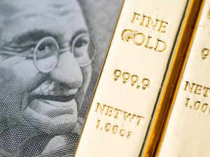 Did the government gain any money from lower gold prices due to the customs duty cut on Gold?