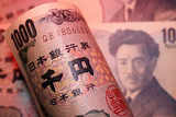 Yen dives as BOJ hints no rate hikes while markets are volatile