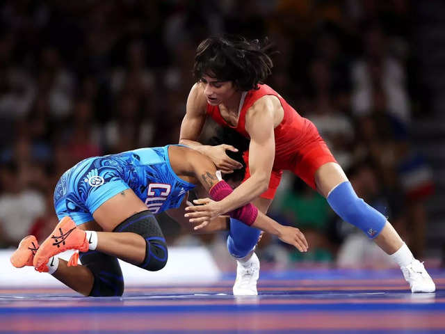 Why was Vinesh Phogat disqualified?