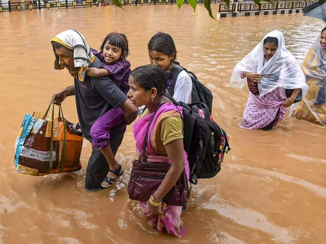 ​Commuters stranded​