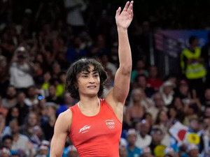 Olympics: Vinesh Phogat cut off her hair, starved for 12 hours to lose weight