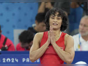 **EDS: FILE IMAGE** Paris: Wrestler Vinesh Phogat celebrates after winning her W...