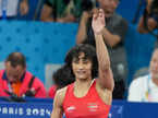 alvida-kushti-vinesh-phogat-bids-adieu-to-wrestling-after-paris-heartbreak