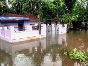 Heavy rains continue in Kerala, IMD sounds red alert in two districts