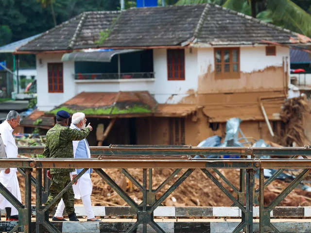 ​Inspection of Bailey bridge​