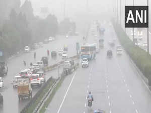 Heavy rains lash parts of Gurugram, leads to waterlogging and traffic disruptions