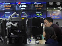 Japanese shares lift Asian stocks ahead of US data barrage