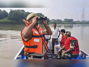 **EDS: SCREENSHOT VIA PTI VIDEOS** New Delhi: Delhi Police personnel patrol on a...