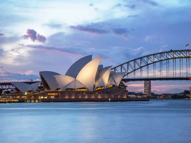 Sydney: Australia, Canada