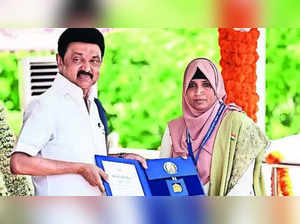 Tamil Nadu CM Stalin hands over the Kalpana Chawla award to A Sabeena, a nurse from Nilgiris district. She had also provided treatment to people bitten by snakes and those wounded in the Wayanad landslides