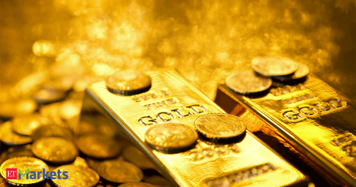 Gold hits record high as global markets rise