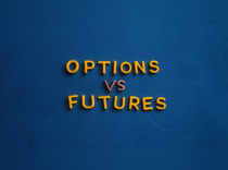 Options vs futures: Understanding the key differences for retail traders