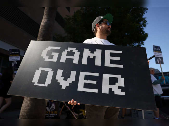 Video game performers hold second strike picket in Hollywood