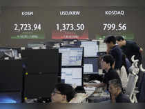 South Korean shares start week lower ahead of BOK rate decision, Powell's speech