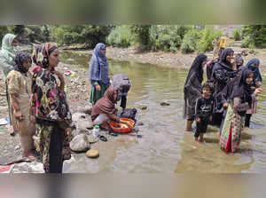 Baramulla: Women protesters raise the issue of pollution in the stream water whi...