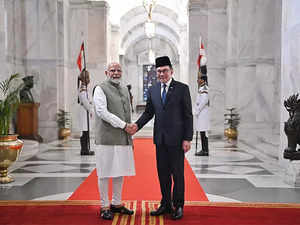 PM Modi receives Malaysia counterpart Anwar Ibrahim in ceremonial welcome at Rashtrapati Bhavan