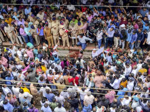 **EDS: RPT, CORRECTS DETAILS** Thane: Police personnel speak with people blockin...