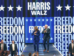 Tim Walz and Bill Clinton headline the Democrats' third day, focusing on a 'fight for our freedoms'