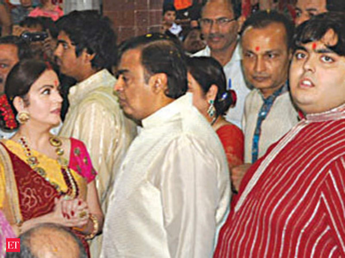 Dhirubhai Ambani S Family Drama Ends With Dandiya As Mukesh Anil Nita And Tina Ambani Shake A Leg The Economic Times dhirubhai ambani s family drama ends