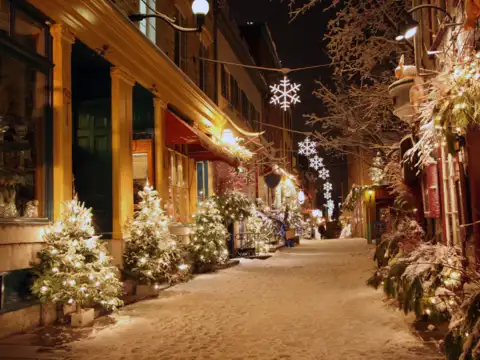 Cozy Caf&eacute;s and Winter Warmers