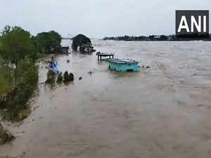 Unprecedented rains in "past 30 years" leaves Khammam flooded, Govt gets relief work underway