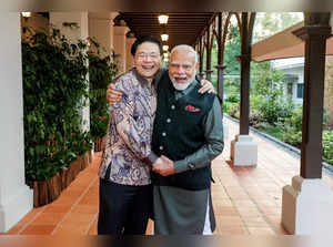 Singapore, Sep 4 (ANI): Prime Minister Narendra Modi meets with Singapore PM Law...