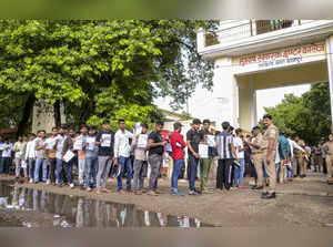 Kanpur: Candidates arrive to appear for the UP Police Constable Recruitment Exam...