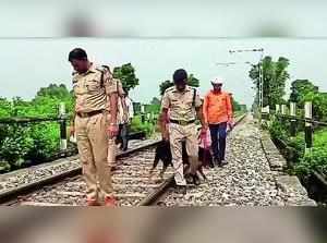 Alert loco pilots avert train derailment in Farrukhabad