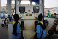 India's oil companies may reduce petrol and diesel prices su:Image